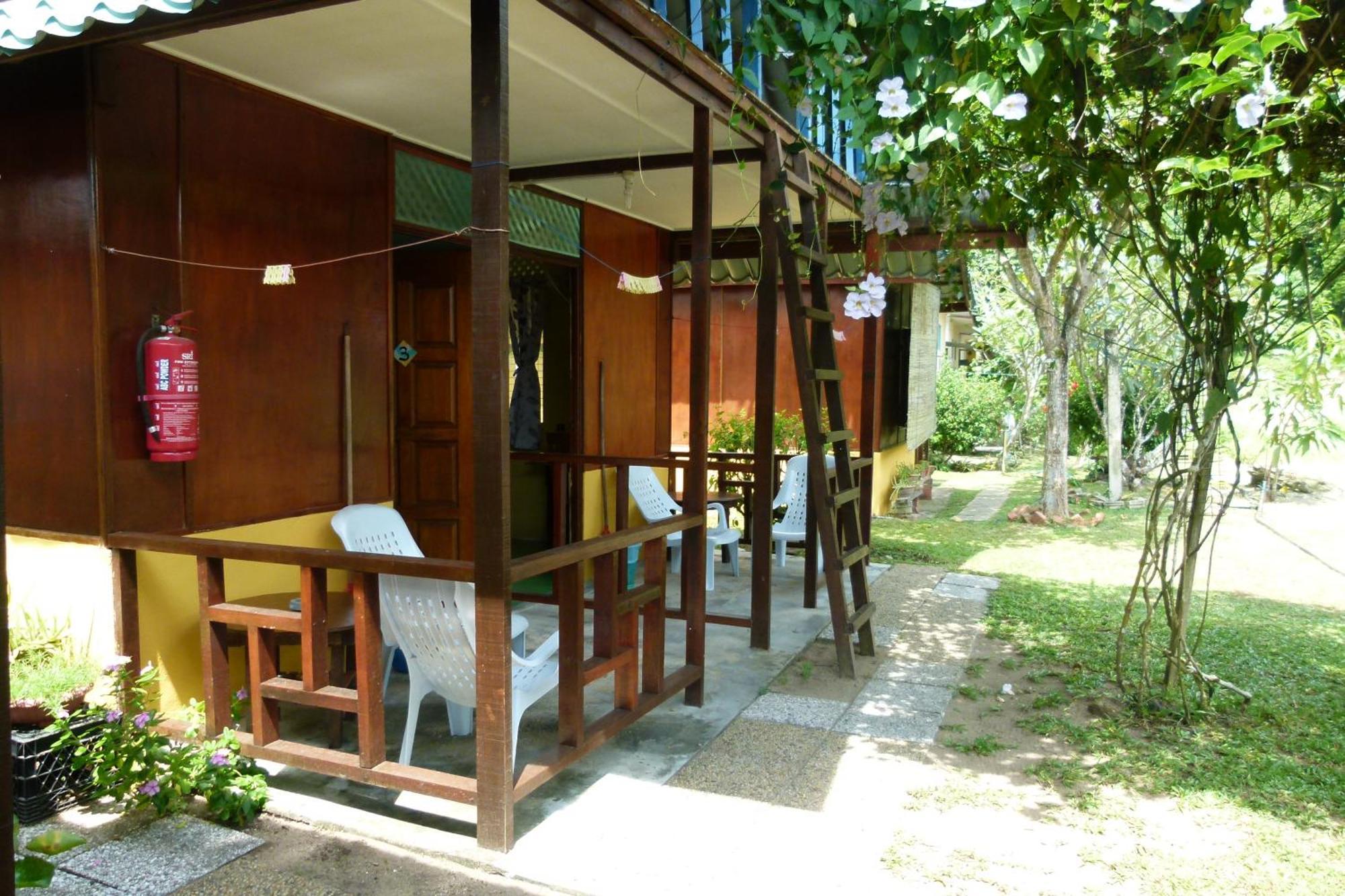 Cheers Garden Chalet Kampong Ayer Batang Exterior photo